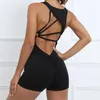 Kvinnors jumpsuits rompers Sexig klippt ihåligt bodycon scrunch sport kort jumpsuit höjer rumpa kvinnor en bit kläder svart vit röd overall t240507