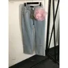 Marke Jeans Frauen Jean Designer Hosen Mode Stereoskopische Blumendekoration Logo Denims Hosen Frau Urlaub Denims Hosen März 06