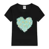 Familjmatchande kläder Fashion Family Matching Clothing Outfits Look Mother Daughter Flower Heart Print Tshirt Clothing Mommy and Me Family Look T-shirt D240507