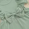 Rompers baby babymeisje jurk stevige kleur gegolfde korte mouw ronde nek jumpsuit met hoofdband outfits kleding H240507