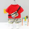 Set di abbigliamento 2 pezzi /moda s estate 2024 simpatico camuflage satchel o-collo camicia per bambini a strisce semplici ragazzi