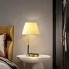 Lampy stołowe Temou nordycka mosiężna lampa nowoczesna prostota salonu sypialnia badanie LED LED Oryginalność Light