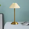 Tischlampen Nordischer Schreibtisch Lesen Sie Licht USB -Dekorationsnacht moderner Stil mit Metallbasis für Schlafzimmer Wohnzimmerdekoration