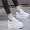 Chaussures décontractées en cuir authentique blanc pour femmes 2024 TRENDE HAUT HEEL PLATEFORME SALLAGE FEMME FEMME CEIN