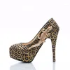 Chaussures habillées plus taille noire avec ramiage en or mariage Leopard Head Decoration Bridal Nightclub Party Prom Pumps