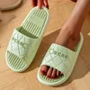 Slipper neuer Sommer präzise Paar Stil im Freien Sandalen Nicht-Schlupf-Badezimmerrutschen für Männer Frauen Pantoffeln Damen Heimschuhe Flip Flops