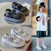 Sandali ragazze sandali sportivi in ​​stile coreano per bambini di mezza età e piccoli 2024 Summer Nuovi scarpe per bambini bambine Sequestra di sequestri H240507