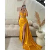 Gele jurk prom glamoureuze zeemeermin illusie lijfje strapless formele avond elegante dij split satijnen jurken voor speciale ocns feestjurken es