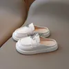 Slipper Girls Cool Slippers 2024 Summer New Korean Edition Little Girl Soft Sole Fashion Green Princess Baotou Trend H240507