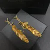 Earrings Luxury 18k Gold-Plated Earrings Brand Designer New Feather Shaped Pendant Earrings High-Quality Luxurious Charming Womens Earrings Birthday Party