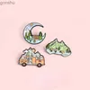 Broches Brooches Adventure Emor Pin Mountain Bus Houes de bus Moon Broaches pour femmes Fashion Flip Collar Pins Cartoon Adventure Badge Jewelry Gift Wholesale WX