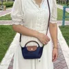 Handla bästsäljande axelväska nya 90% fabriksdirektförsäljning longjia mini dumpling väska singel axel crossbody handväska kvinnors kohud makeup lagringspåsar