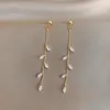 Boucles d'oreilles en peluche feuille de couleur or pour les femmes