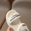 Sandalen 2024 Sommer kleiner und mittlerer Schulkinder -Klettverbände Strandschuhe Korean Edition Womens Mode vielseitig offener Toe
