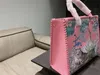 Chanei 2023 Année du Tiger Limited Designer Bags Sac à épaule célèbre Dame Large Taps Hands sacs avec des traits Tigers contre un PA coloré