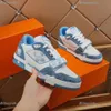 Designer Men Casual Shoes Fashion Sneakers Louiseités VIU Sneaker Outdoor Running Trainers de haute qualité Imprimée en mâle Trainer Vintage Denim 4 Colours