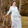 Ethnische Kleidung Langer Kleid mit Festkleidung Rock Frühling und Herbst weiße Lhasa Frauenstil Chinesische Robe