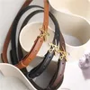 Ssories Nieuwe echt lederen dunne riem dames decoratief pak met overhemd tailleband mode veelzijdige zwarte kleine riem mode J240506