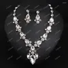 Colliers pendants Robe de luxe nuptiale Collier de gemme en cristal scintillant