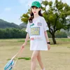 Zoetop Korean Summer Junior Girl Manga curta Tops Crianças Loose Tees Escola Escola Alfabeto Cotton Sportswear Kids Tshirt 240430