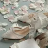 Scarpe eleganti primaverili ed estate in pizzo appuntito sandali a medio tacco a goccia da sposa banchetto da sposa per piccole dimensioni da donna