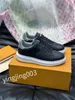 Hot Top Casual Designer Leather Lace Up Men Fashion Sneakers White Black Mens Mens Womens Welvet Suede RD240302