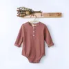 Rompers Bawełniany strój na kombinezon z długim rękawem Kapelusz ubrania dla dzieci niemowlę jesień 2024 0-24m nowonarodzona dziewczyna chłopiec h240507