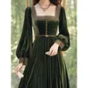 Casual jurken 2024 Autumn Green Vintage Velvet Dress Women Fashion Evening Party Maxi Ladies Lange mouw Elegant vrouwelijk vest