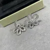 Designer Charm High Version Clover Necklace med stora blommor Solrosor Full Diamond Hollowed Out Colle Chain Chain Light Luxury and Wigh-End Design Smycken