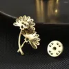 Broschen hochwertige Halbchrysanthemen -Brosche für Frauen Einfache zarte Pin -Kleidungszubehör Hochzeit Brautjungferngeschenke