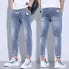 Mäns jeans 2023 Nya sommaren Slim Korean Street Luxury Work Pants Mens elastiska midja jogging jeans arbetskläder denim jeansl2405