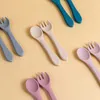 Tazze di piatti utensili 2pieceset di morbido cucchiaio da allenamento per bambini in silicone e forchetta liberati dal bisfenolo a una sicurezza per bambini e tavoletta anti -slip Accessori