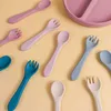 Tazze di piatti utensili 2pieceset di morbido cucchiaio da allenamento per bambini in silicone e forchetta liberati dal bisfenolo a una sicurezza per bambini e tavoletta anti -slip Accessori