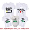 Familie Matching Outfits Batterij Afdrukken Daddy Mommy Dochter Son Baby Familie Matching Cleren Cotton Familie Look Dad mama en ik kinderen T -shirts Baby Rompers D240507