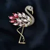 Pins Broschen modische klassische eingelegte Strassflamingo Brosche luxuriöses Design für Frauen Unisex Metal Animal Brosche Schmuck Geschenk WX