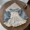 Kledingsets Nieuwe lente herfst baby meisje zoete set Peter pan kraag blauw geruit shirt beige ruch ruffel band jurk mode pasgeboren kleding H240507