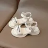 Sandalen 2024 Sommer kleiner und mittlerer Schulkinder -Klettverbände Strandschuhe Korean Edition Womens Mode vielseitig offener Toe