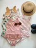 Tvådelar i ett stycke ruffles bikini badkläder+hatt 2st söt solskydd strand semester spädbarn baddräkter sommar babykläder barn h240507