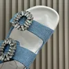 Хрустальная пряжка женщин скользит сандалии красочные плоские платформы дизайнерские сандалии желе из желе-пляжные пляжные слайды. Мул без скольжения на открытом воздухе роскошные обувь