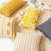 Kissen/dekorative nordische gelbe geometrische Tufted -Kissenbedeckung Streifenhäkelte Quasten Deckel Dekorative Dekorationskissen für Sofa