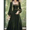 Casual jurken 2024 Autumn Green Vintage Velvet Dress Women Fashion Evening Party Maxi Ladies Lange mouw Elegant vrouwelijk vest