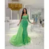 Vestidos de sereia verde da noite em árabe com uma espinhagem de um ombro formal de baile formal de renda de renda vermelha vestido de tapete de babados de babados de soiree