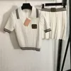 Женские трикотажные рубашки полоски плиссированные юбки мода 2pcs наборы вышив