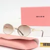 Mui Mui Zonnebril voor vrouwen Designer Top Kwaliteit Damesronde Modieuze rijpolariseerde zonnebril, Aviator UV Toad Glasses Trend