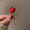 Piny broszki rinhoo pełna broszka kwiatowa róży rose dla kobiet elegancka luksusowa imitaion perłowe kwieciste szpilki lapowe ślubne biżuteria