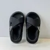 Sandals Versione coreana Childrens Sandals 2024 Summer New Girls Beach Shoes Boys Soft Soled Baby Girl Trend H240507