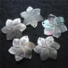 Colliers de pendentif 5pcs pendentifs à fleurs noires Matériau de coque en eau salée 35 mm accessoires de bijoux de bricolage