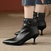 부츠 여자 신발 2024 고품질 벨트 버클 패션 사이드 Zipp Office Career 섹시 숙녀가 발가락 발목을 가리 켰습니다.