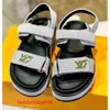 1V zomer slippers Designer Flat Open Toed Sandalen Groothandels strandschoenen Hoogwaardige mode Luxe vrouwen Travel Casual Shoes Hook Loop DS2249