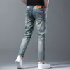 Vêtements de mode 2024 Jeans printemps / été à neuf points pour les conceptions de jeans pour hommes haut de gamme entièrement élastique et élastique pour hommes.